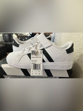 Grand Court 2.0 adidas White Sneakers with Black Three-Stripes